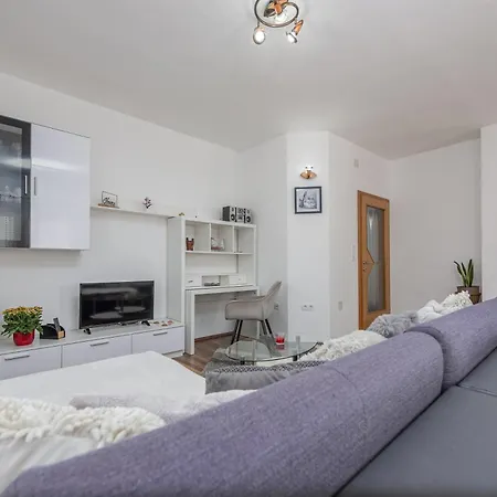 Nera Apartment *