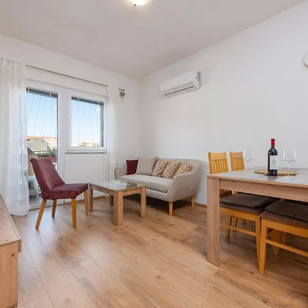 Nera Apartment *