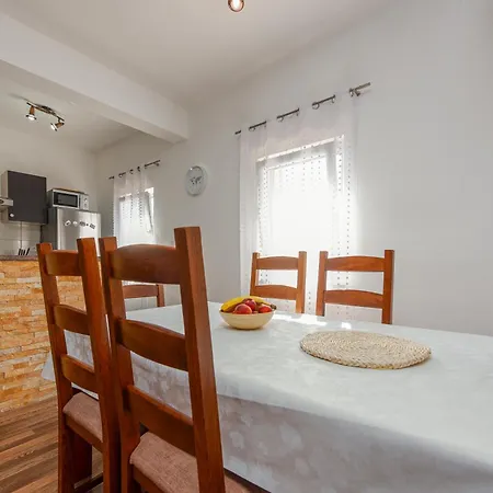 Nera Apartment *