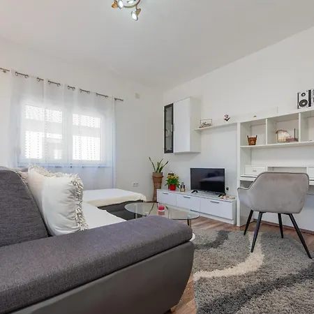 Nera Apartment *