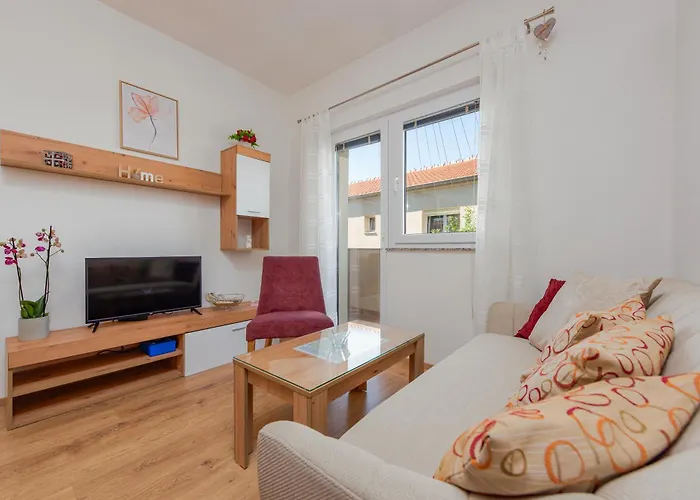 Nera شقة زادار